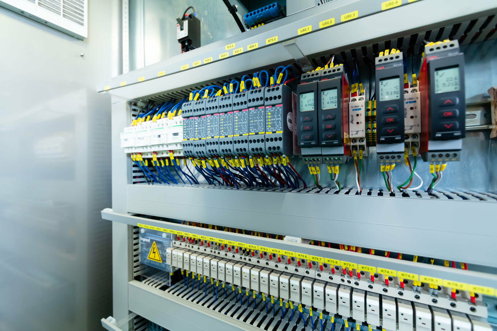 Diversified Electrical logo