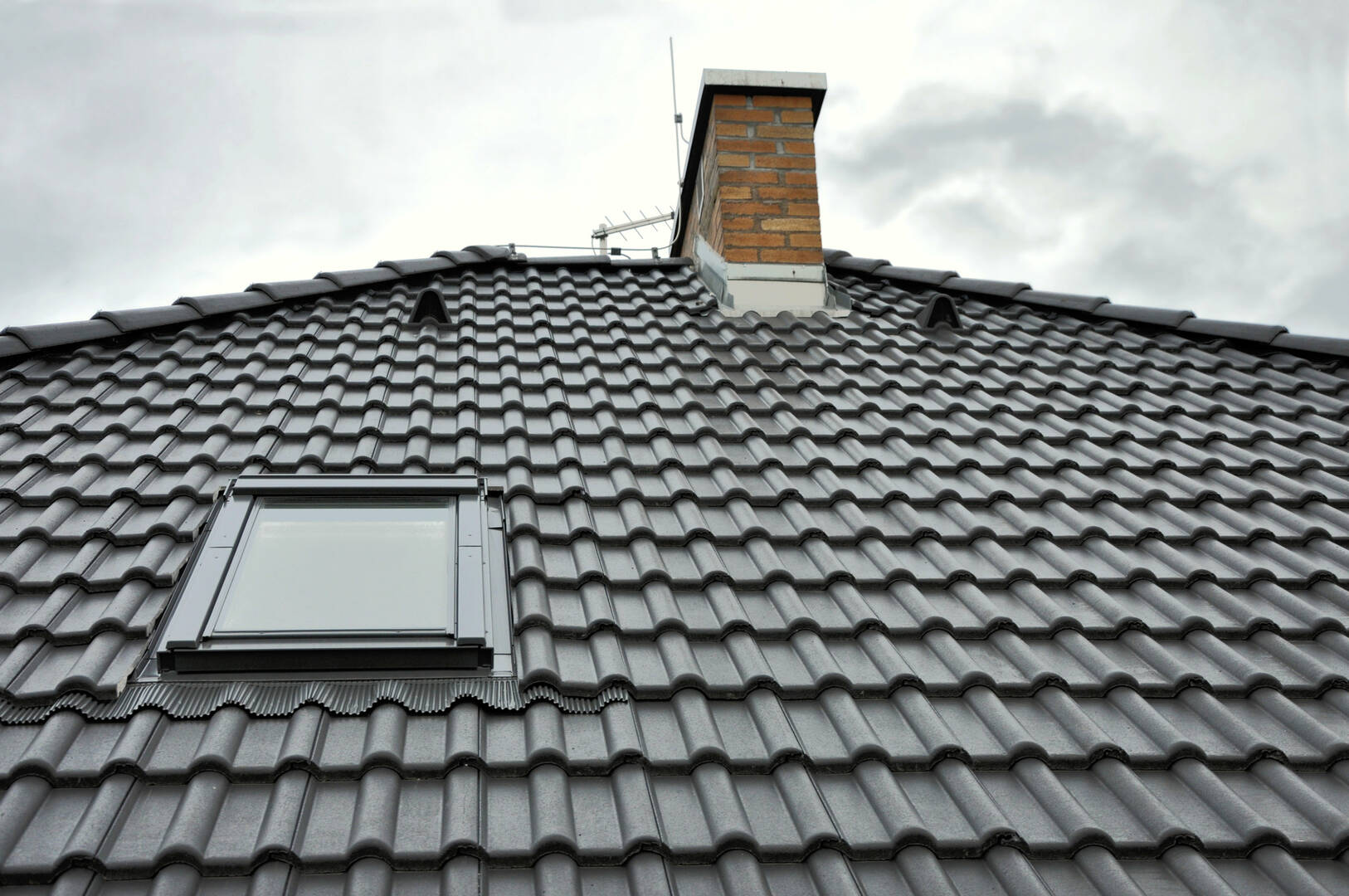 Gulliver Roofing logo